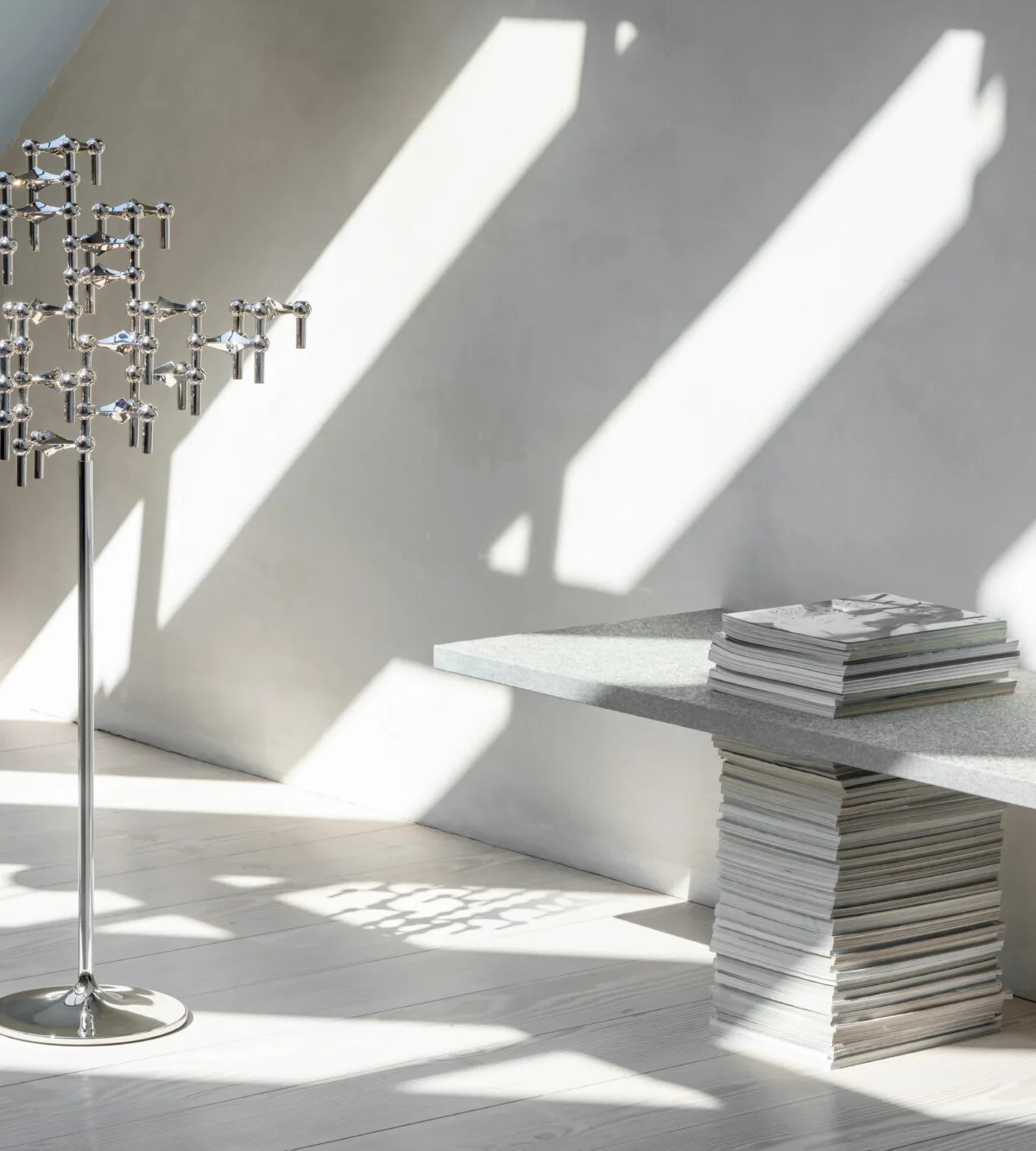 STOFF Nagel Floor Stand